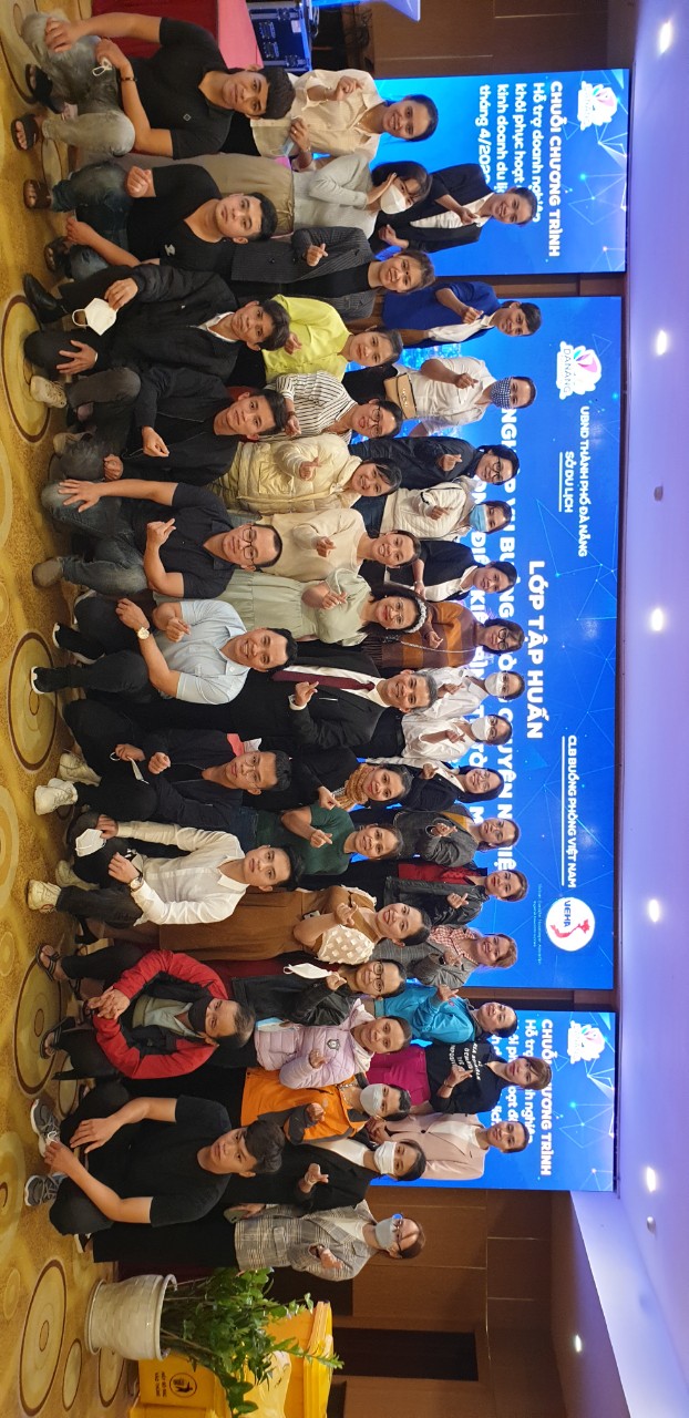 LỚP TẬP HUẤN NGHIỆP VỤ BUỒNG PHÒNG CHUYÊN NGHIỆP TRONG ĐIỀU KIỆN BÌNH THƯỜNG MỚI DIỄN RA THÀNH CÔNG TỐT ĐẸP